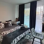 Lovely 1 Bedroom Vacation Home With Free Parking.