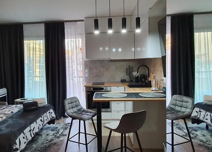 Lovely 1 Bedroom Vacation Home With Free Parking.