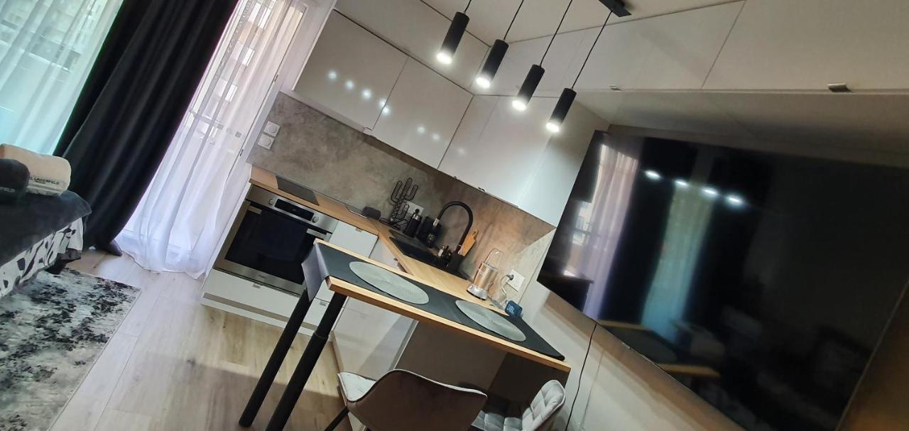 Lovely 1 Bedroom Vacation With Free Parking. Appartamento