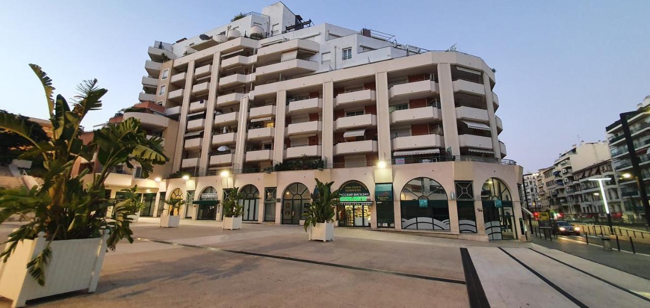 Lovely 1 Bedroom Vacation With Free Parking. Appartamento *