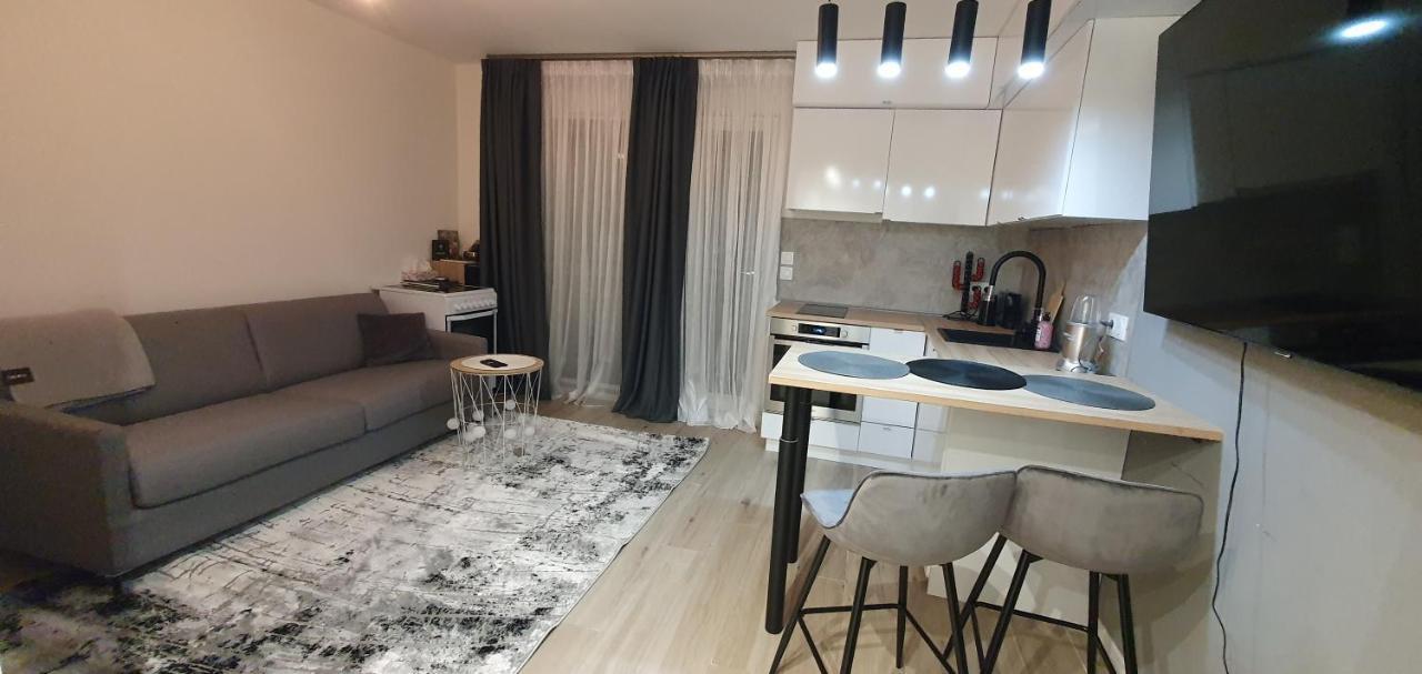 Lovely 1 Bedroom Vacation With Free Parking. Appartamento